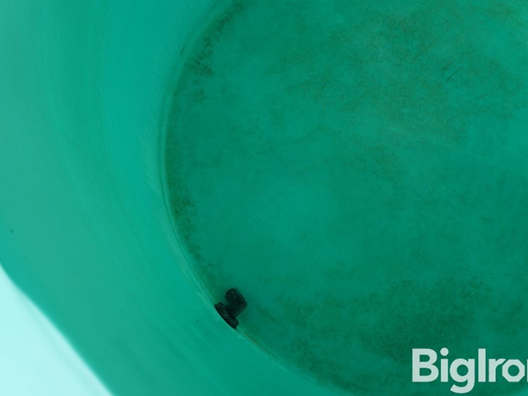 1550-gal-poly-tank-w/2"-shutoff-image-13