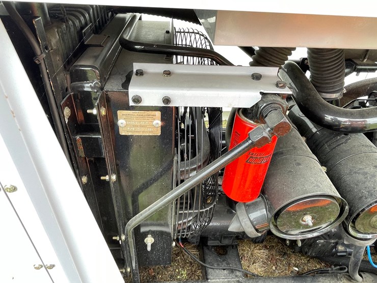 #4907-•-1994-ingersoll-rand-diesel-air-compressor-image-16