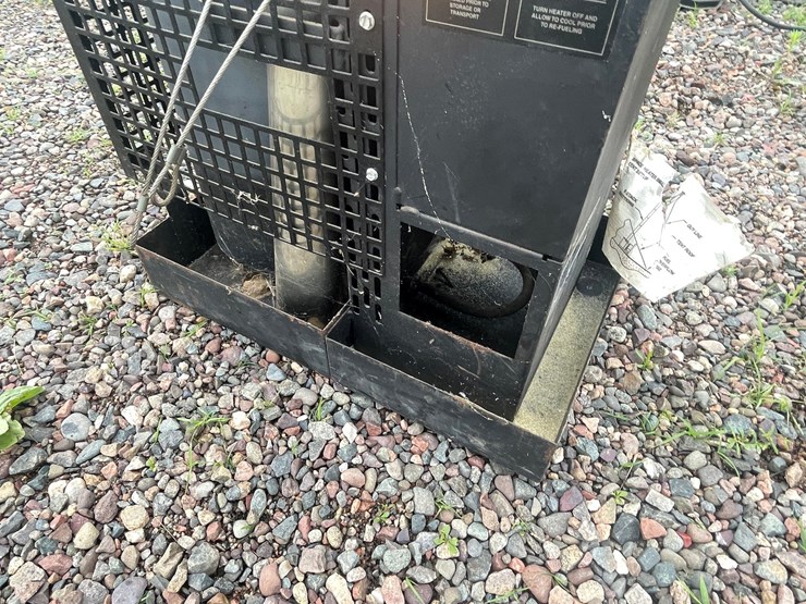 #4948-•-hunter-world-ready-space-heater-image-13