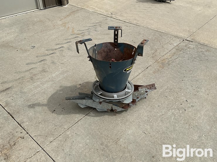 neco-electric-grain-spreader-image-3