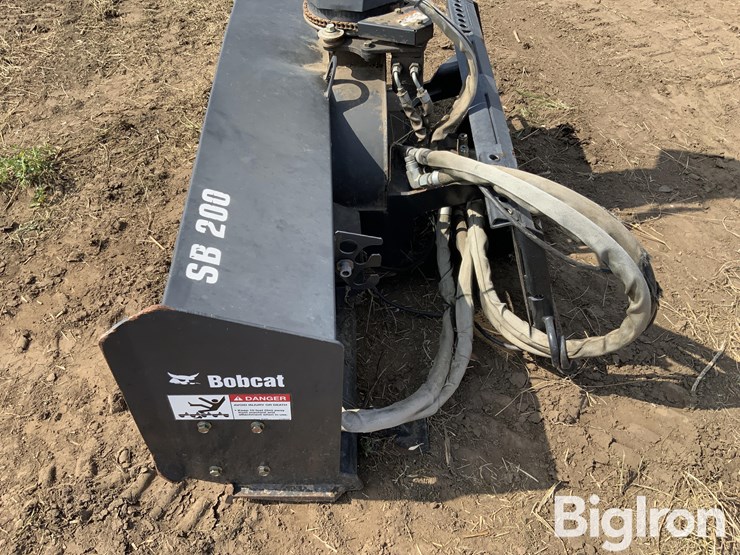 2010-bobcat-sb200-skid-steer-snow-blower-attachment-image-11