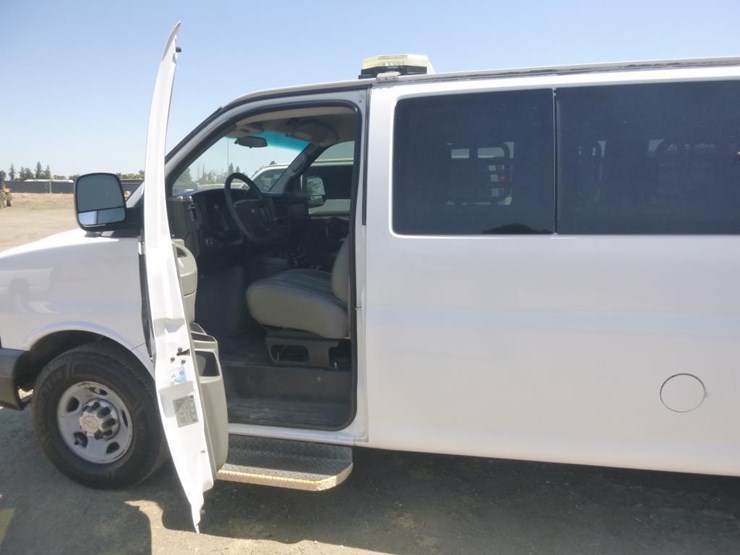 2013-chevrolet-3500-image-7