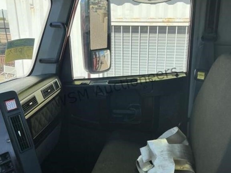 2016-freightliner-122sd-image-16