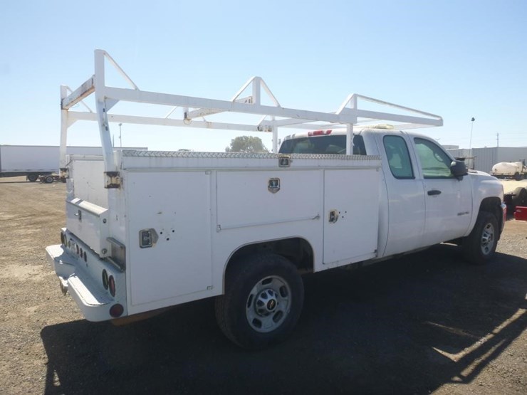 2011-chevrolet-2500-image-3