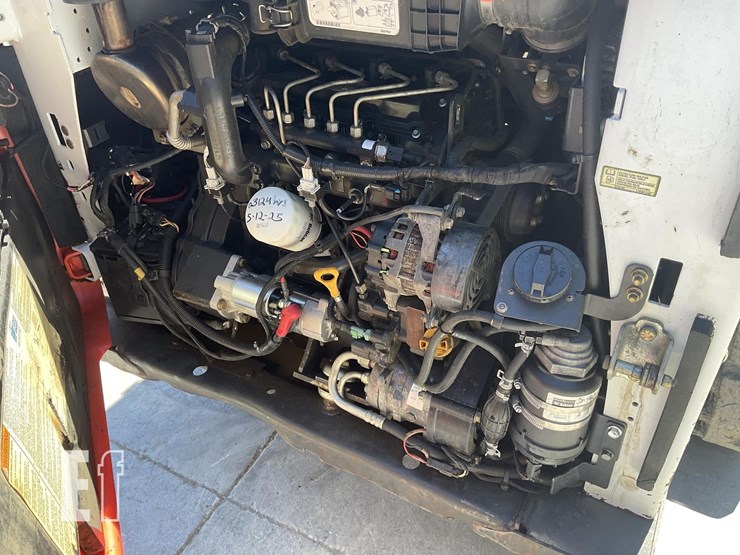 2014-bobcat-t590-image-19