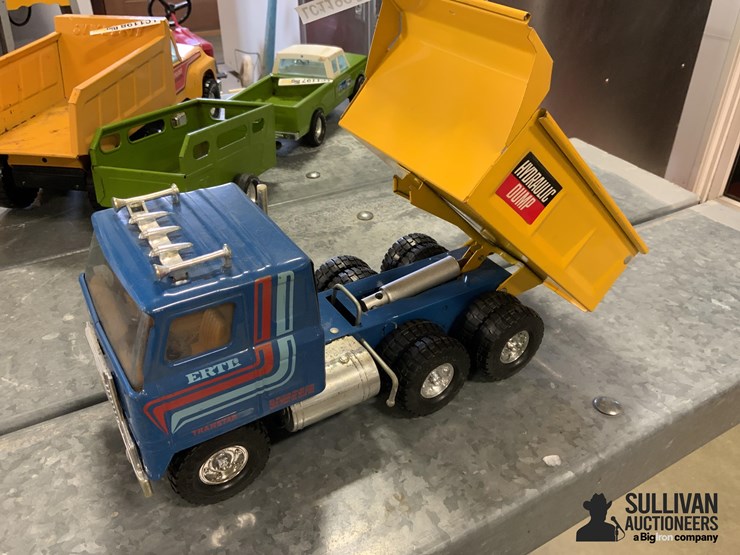 ertl-transtar-dump-truck-image-9