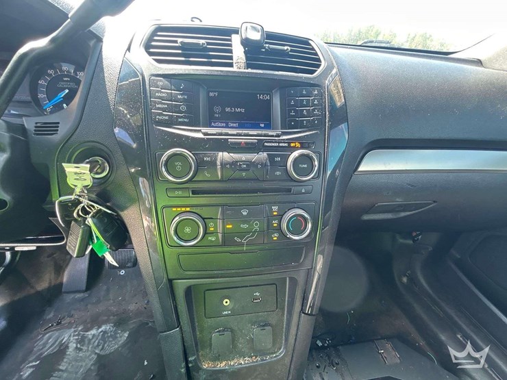 2016-ford-explorer-image-13