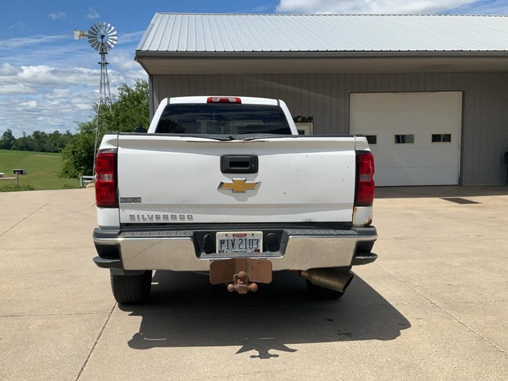 2015-chevrolet-3500-image-4