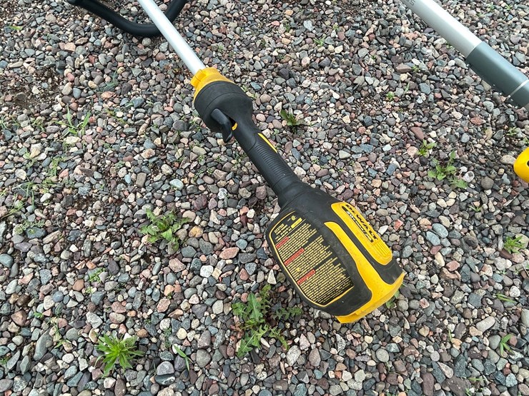 #4949-•-dewalt-20-volt-cordless-weed-whip-and-edger-image-10