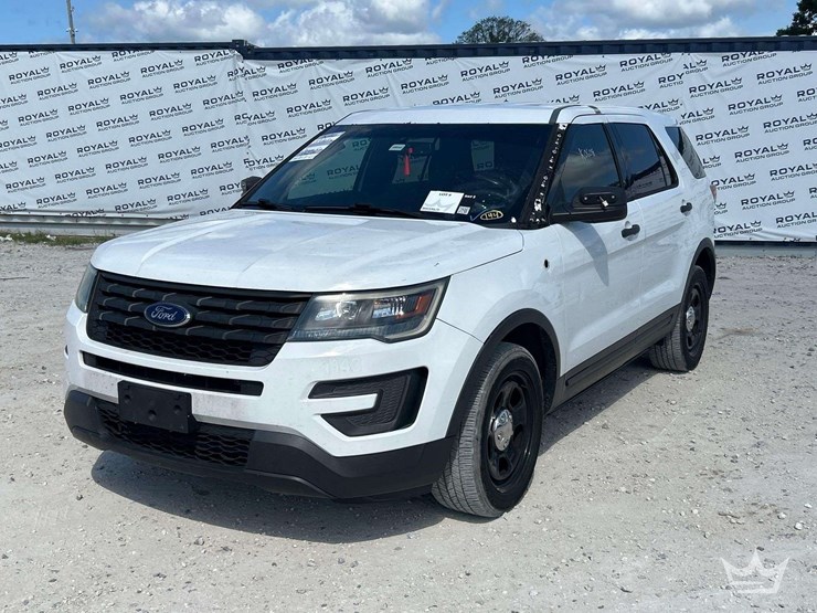 2016-ford-explorer-image-1