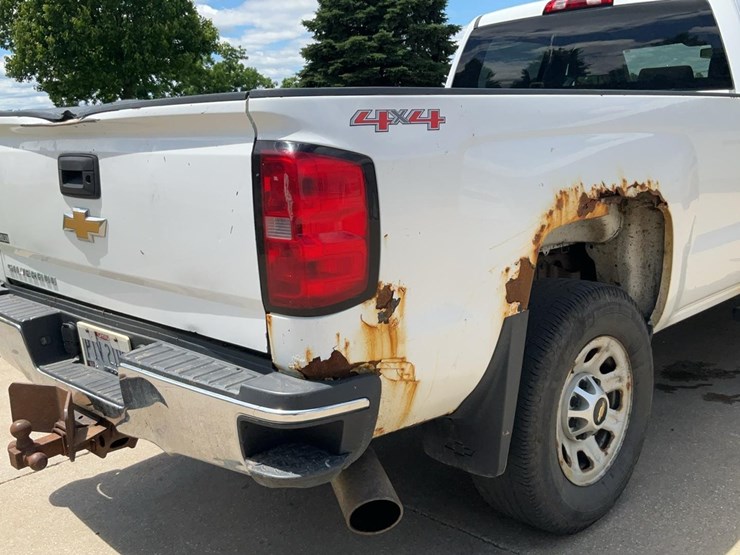 2015-chevrolet-3500-image-38