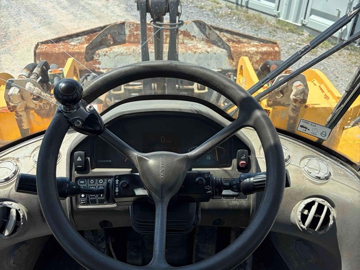 2012-volvo-l110g-image-17