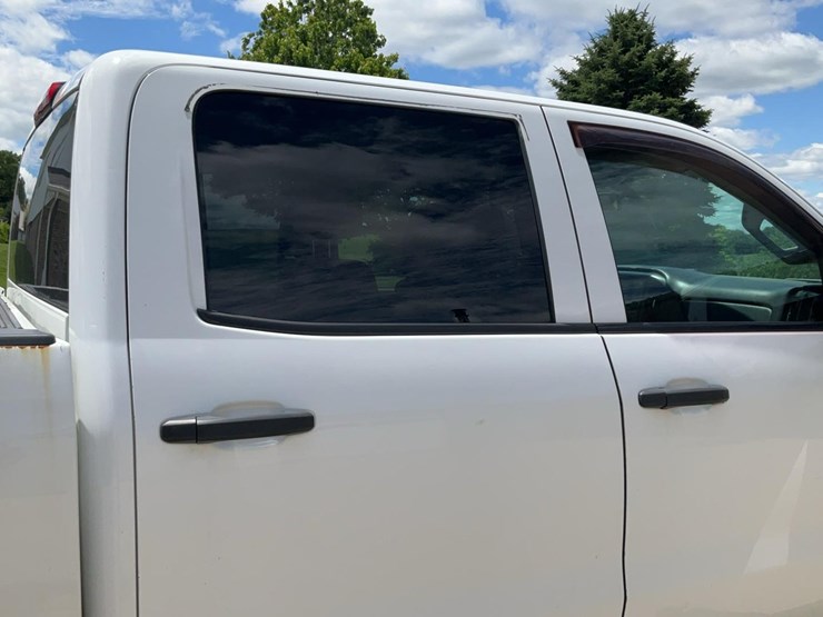 2015-chevrolet-3500-image-42