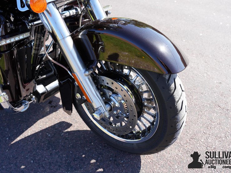 run-#10---2011-harley-davidson-flhx-motorcycle-image-15