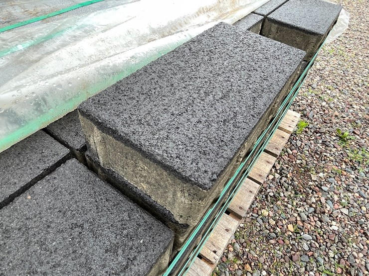 #4961-•-(2)-pallets-of-commercial-grade-patio-pavers-image-7