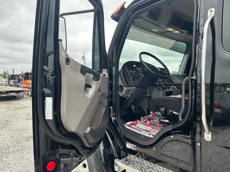 #149-•-2024-freightliner-m2-rollback-image-13