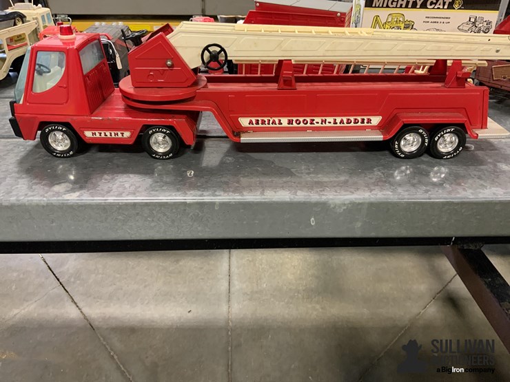 nylint-aerial-hook-n-ladder-toy-truck-image-8