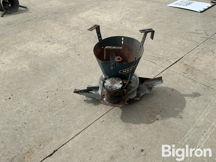 neco-electric-grain-spreader-image-7