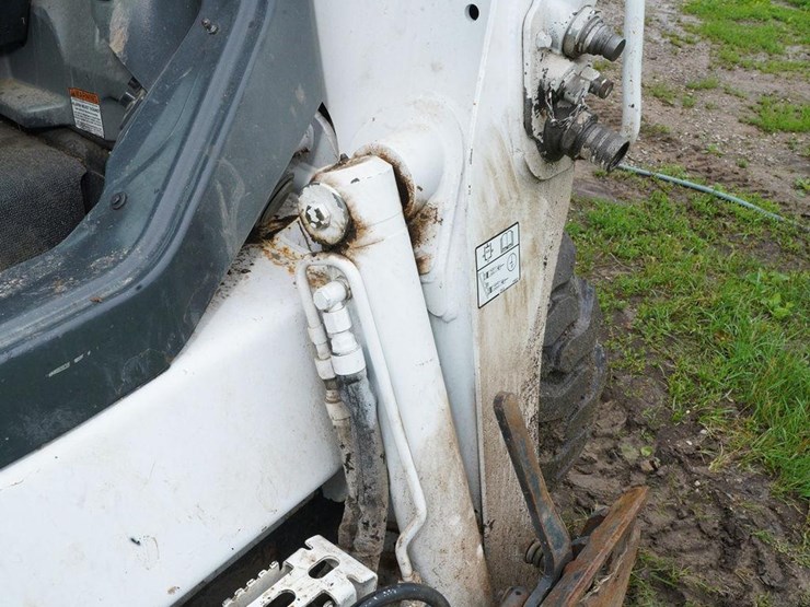 2015-bobcat-s650-image-21