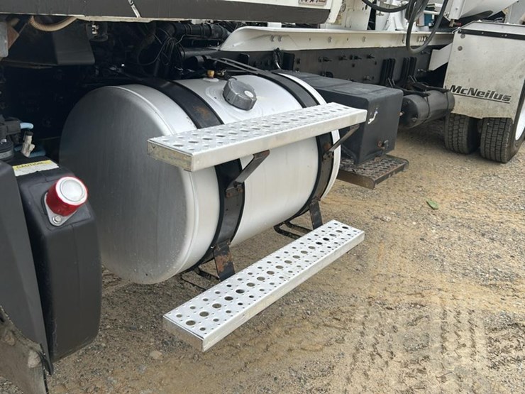 #152-•-2015-freightliner-concrete-mixing-truck-image-26