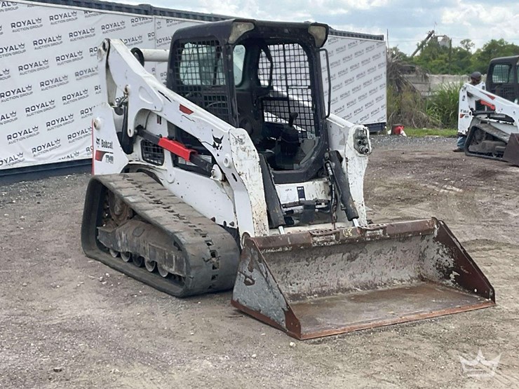 2022-bobcat-t740-image-2