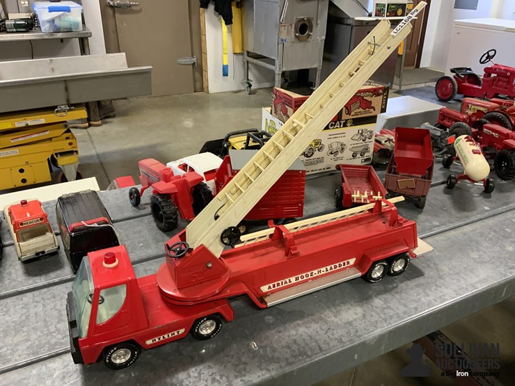 nylint-aerial-hook-n-ladder-toy-truck-image-11