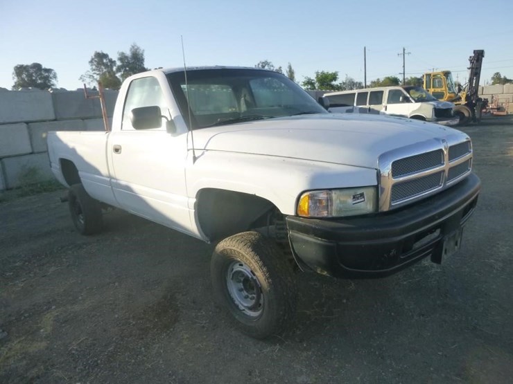 1996-dodge-ram-2500-image-3