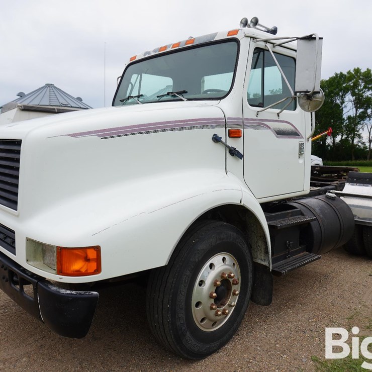 1994 INTERNATIONAL 8200