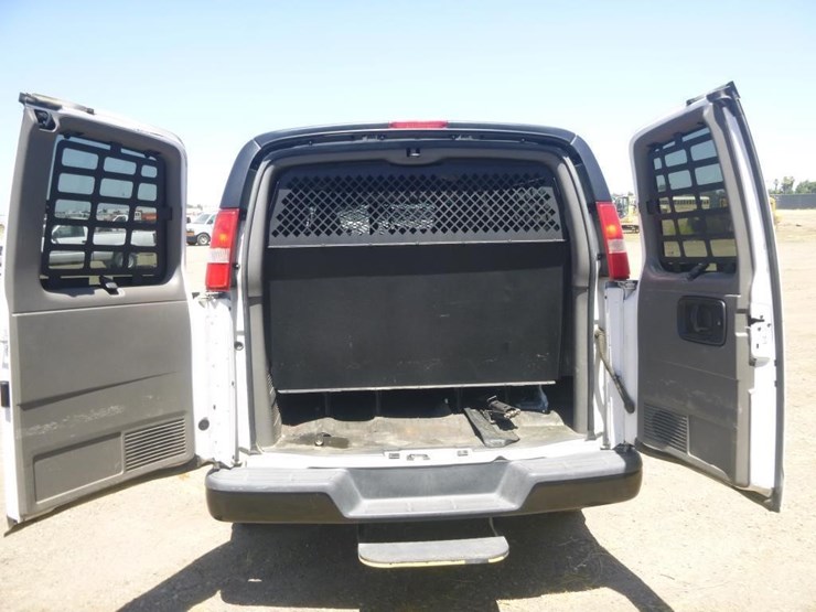 2016-chevrolet-express-3500-image-19