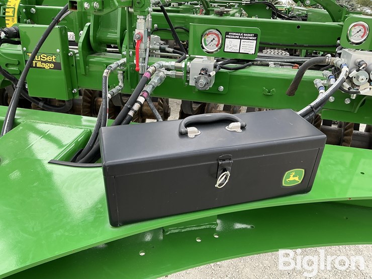 2022-john-deere-2660vt-image-16