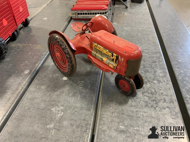 antique-toy-tractor-image-3