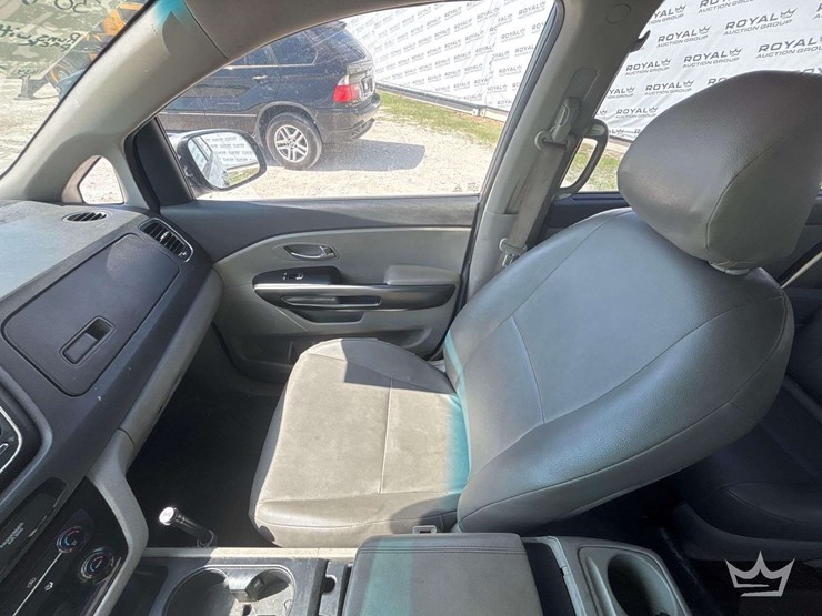 2016-kia-sedona-image-19