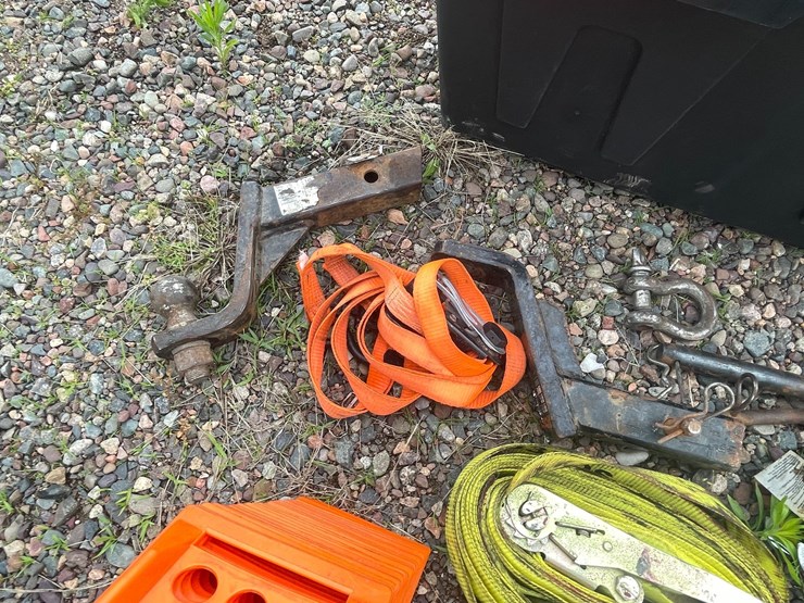 #4938-•-tote-of-ratchet-straps-and-strap-protectors-image-7