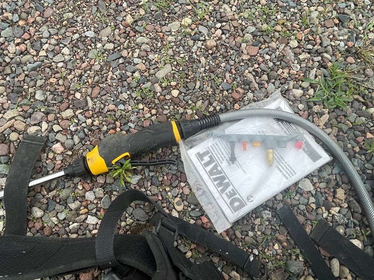 #4942-•-dewalt-20v-cordless-backpacker-sprayer-image-9