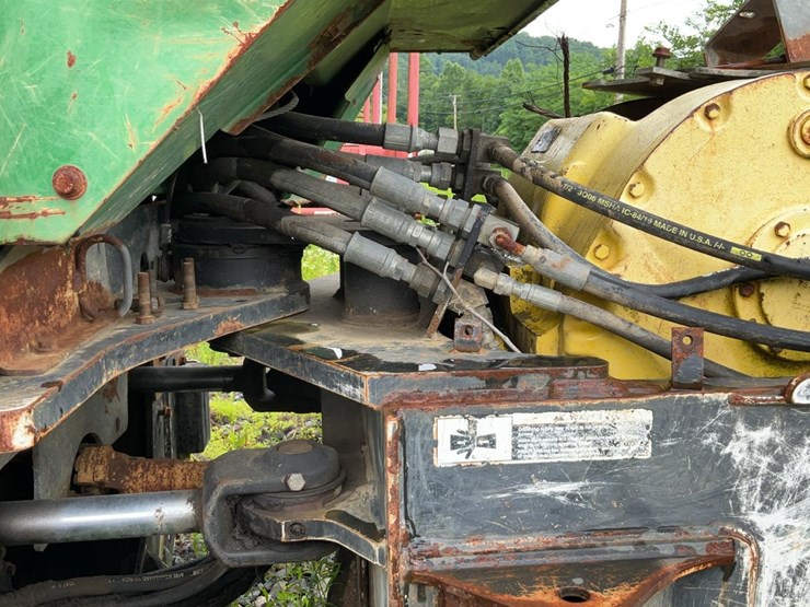 2008-deere-748g-iii-image-30
