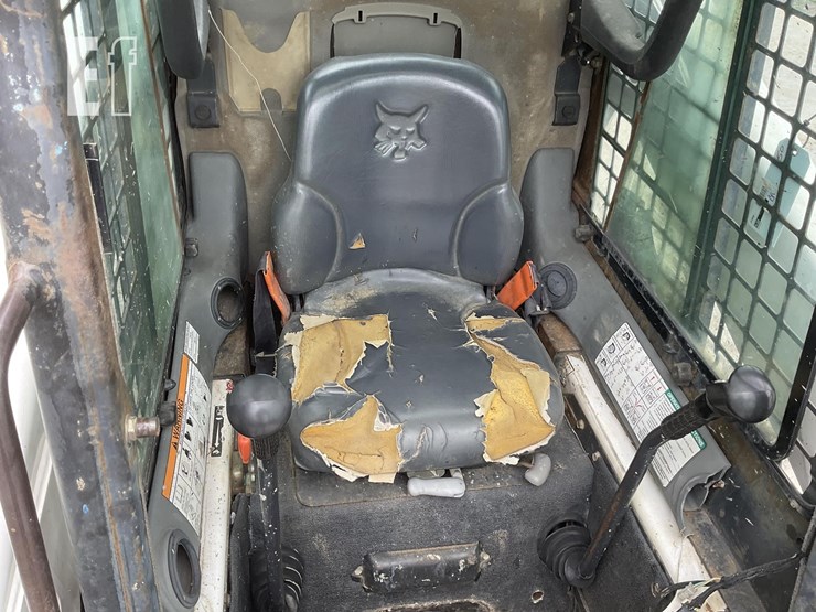 2008-bobcat-t320-image-14