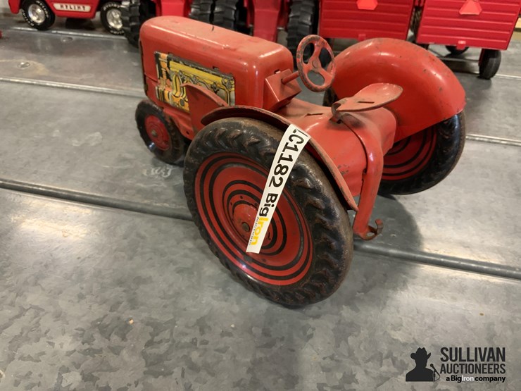 antique-toy-tractor-image-7