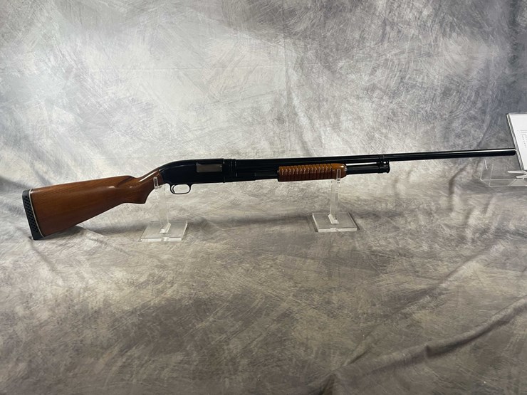 #4123-•-winchester-model-12,-12-ga.-pump-action-shotgun,-sn:-1213817,-(neenah,-wi)-image-1