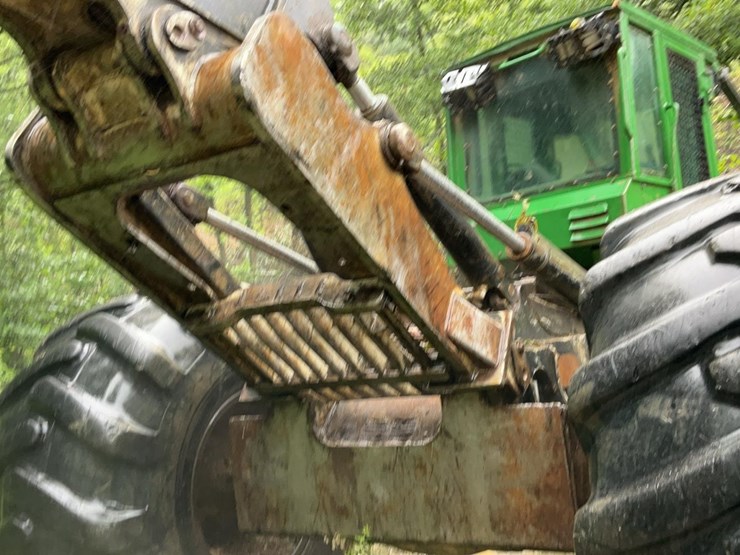 2015-deere-848h-image-27