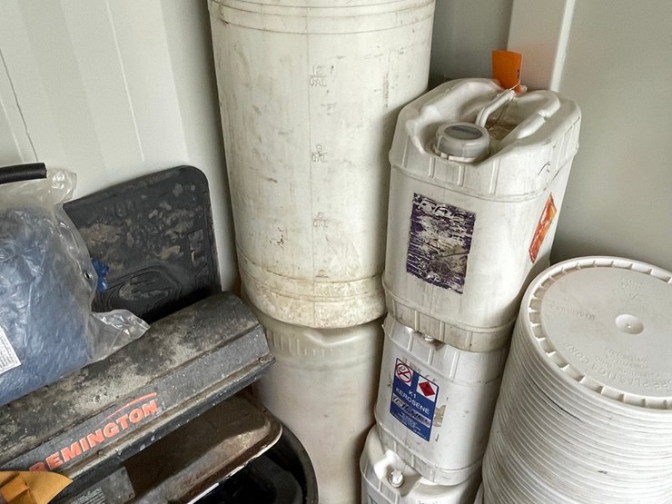 #4955-•-(2)-15-gallon-jugs-and-(3)-5-gallon-jugs-image-1