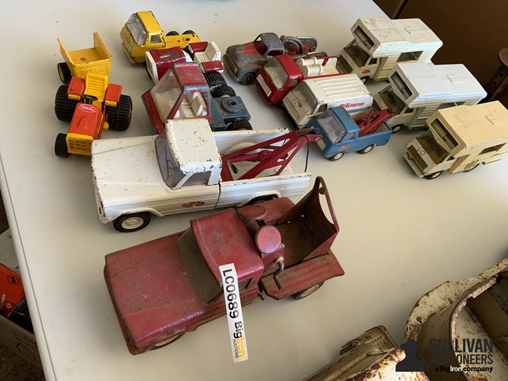 antique-tonka-tow-trucks-&-toys-image-1