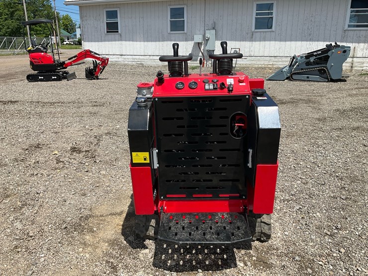 #1017-•-unused-sdlanch-ssl1500-tracked-mini-skid-steer-loader-image-4