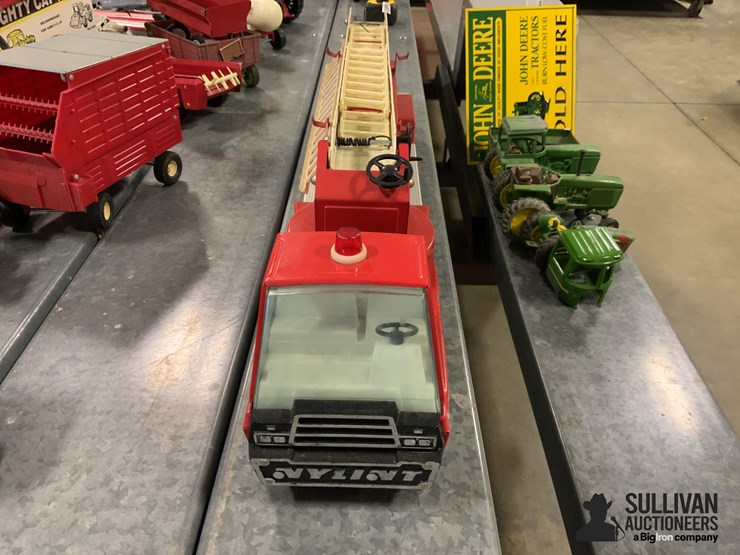 nylint-aerial-hook-n-ladder-toy-truck-image-2