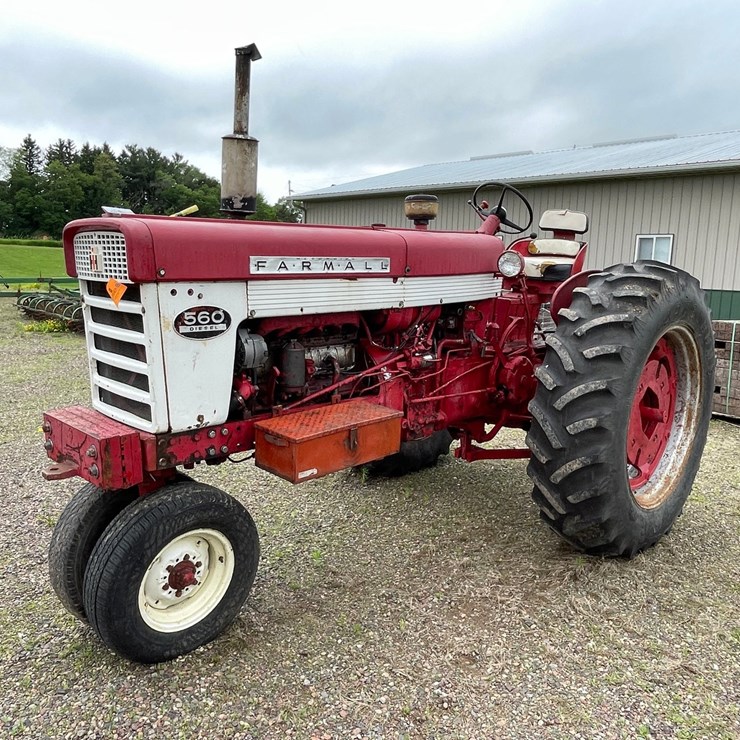 #4905 • Farmall 560 Diesel Tractor