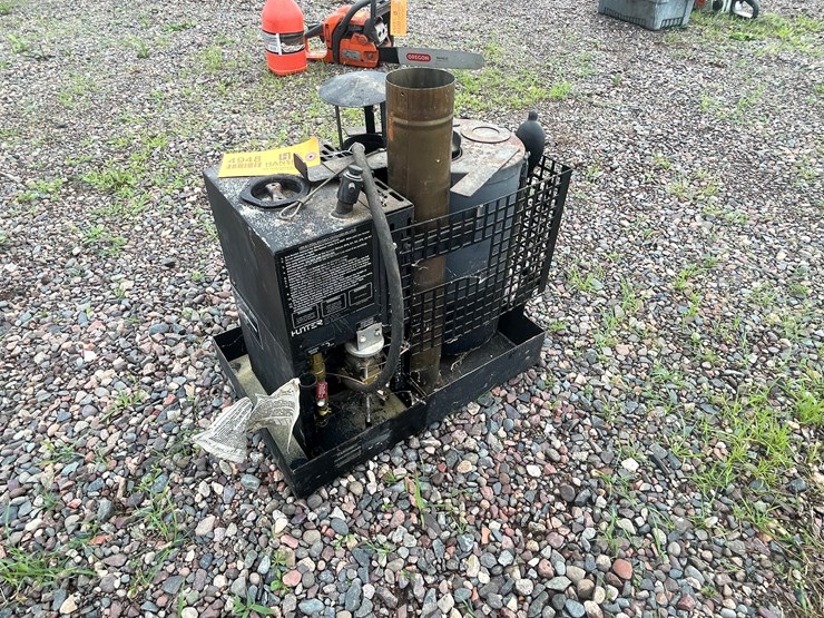 #4948-•-hunter-world-ready-space-heater-image-1