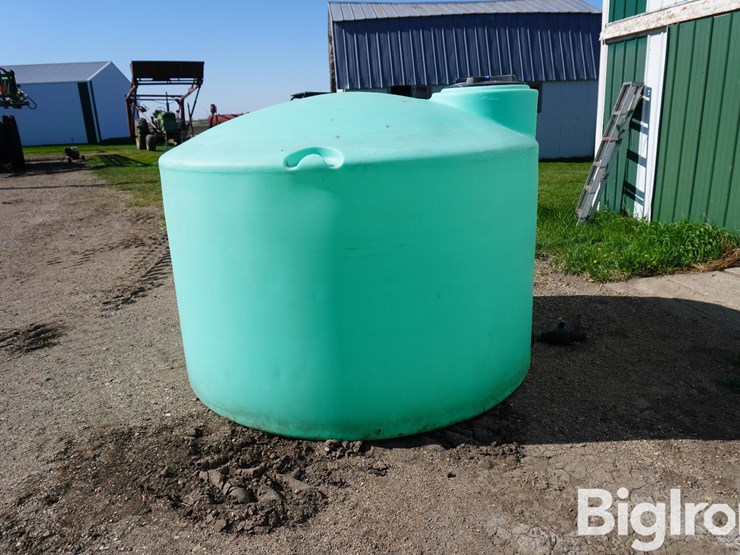 1550-gal-poly-tank-w/2"-shutoff-image-4