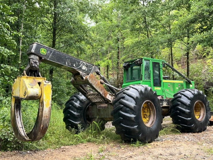 2015-deere-848h-image-32