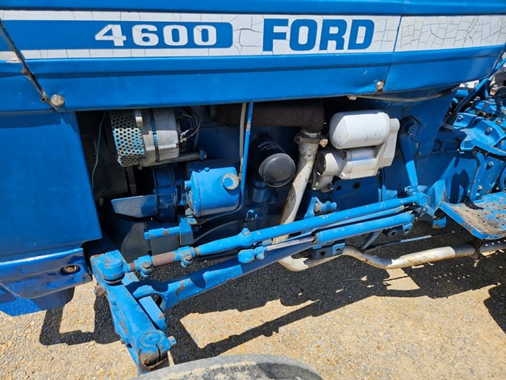 1980-ford-4600-image-11