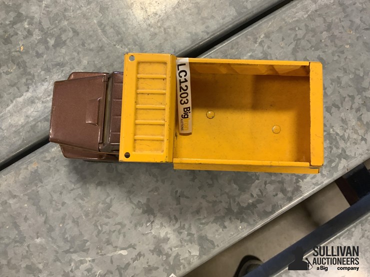 ertl-dump-truck-image-8