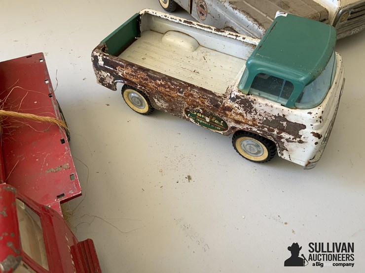 structo-&-ertl-toys-image-4